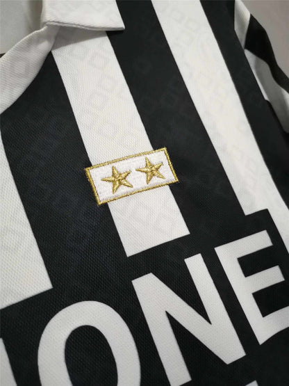 Juventus 1992/1994 Home kit