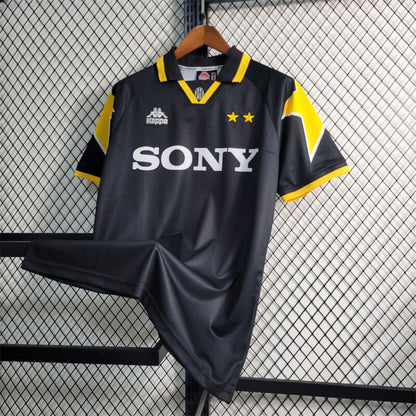 Juventus 1995/1997 Third Kit